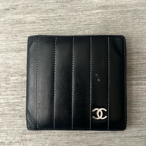 Authentic Men’s Chanel Bi-fold Japan Limited Release Wallet w/silver interior - Picture 1 of 15
